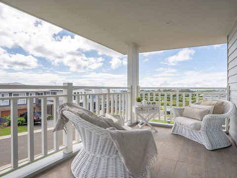 House On The Hill Inspired Coastal Hamptons Vibe - Darwin Holiday 2