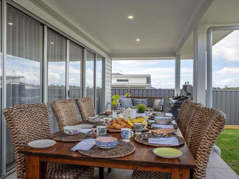 House On The Hill Inspired Coastal Hamptons Vibe - Darwin Holiday 3