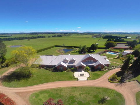 Iona Park Quintessential Highlands Estate - Darwin Holiday 1
