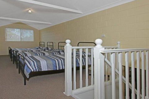 Ohio One Street Back From Beach Access - Darwin Holiday 6