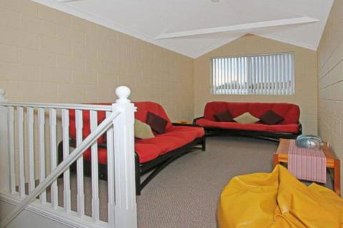 Ohio One Street Back From Beach Access - Darwin Holiday 5