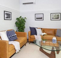 Ocean Mist Cottage across from pet friendly beach - Darwin Holiday