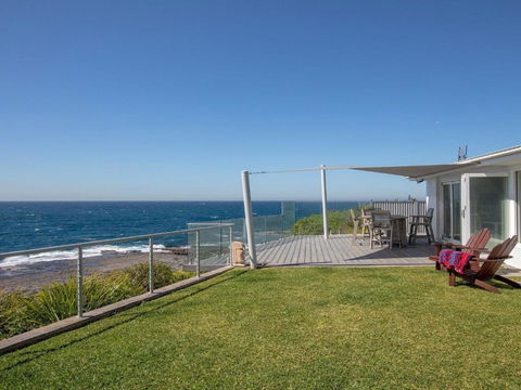 Rainbows End Soaring Views North To Gerroa - Darwin Holiday 5