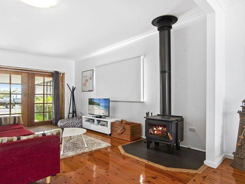 Sea Shack Renovated 1950s Beach House - Darwin Holiday 6