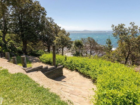 Seaspray On Culburra Dolphin & Whale Watching - Darwin Holiday 2