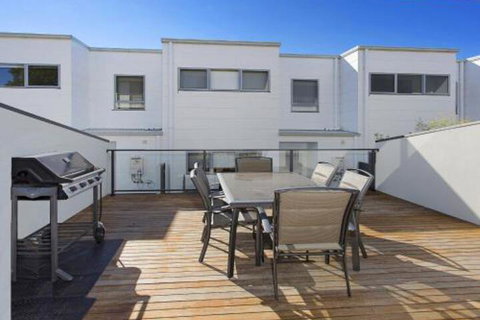 Surf Beach Townhouse - Darwin Holiday 2