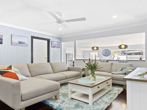 Sunset Beach Situated Between Two Beaches & A Lake - Darwin Holiday 1