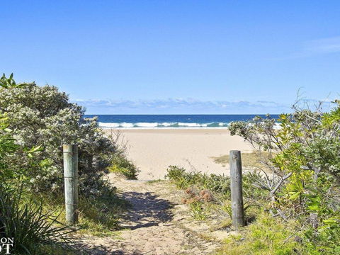 Sunset Beach Situated Between Two Beaches & A Lake - Darwin Holiday 3