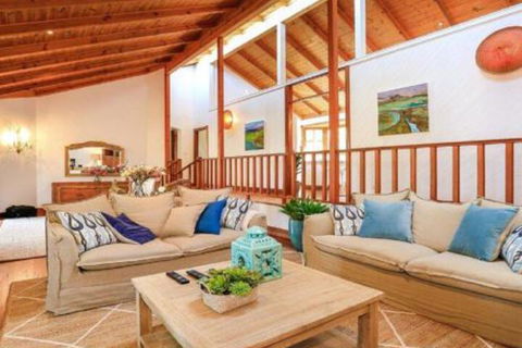 Treetops Elegant Inviting Designer Cedar Home - Darwin Holiday 7