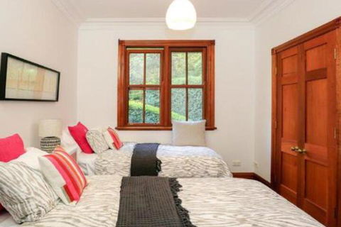 Treetops Elegant Inviting Designer Cedar Home - Darwin Holiday 3