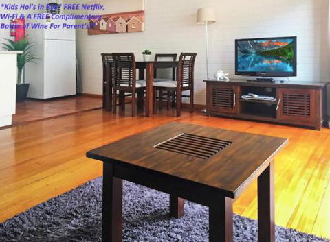 Rye Nov 15 17 ForeshoreRockFestHot RoadsDancing - Darwin Holiday 6