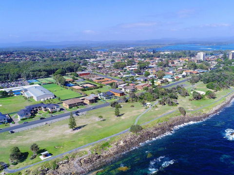 Villa Bianca 10 Opposite The Tanks - Darwin Holiday 3