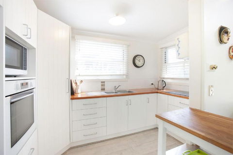 The Dolls House Charming 2 Bedroom Cottage Just A Short Walk From The Village - Darwin Holiday 3