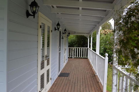 The Dolls House Charming 2 Bedroom Cottage Just A Short Walk From The Village - Darwin Holiday 2