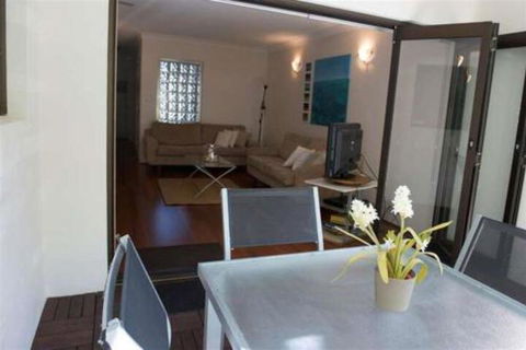 Absolute Beachfront Mooloolaba - Darwin Holiday 2