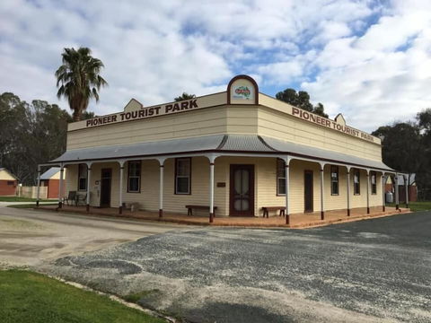 Deniliquin Pioneer Tourist Park - Darwin Holiday 1