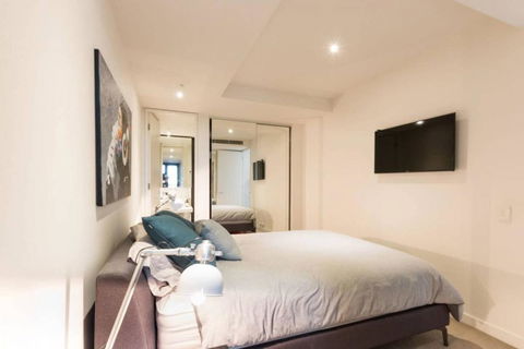 Laurent Balcony Views Steps From Laneway Vibes - Darwin Holiday 4