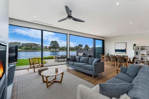 Shear Pine - Darwin Holiday 6