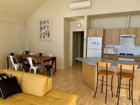 Sheoak Holiday Home - Darwin Holiday 5