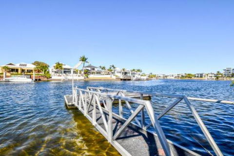 Beautiful Waterfront Home CHELSEA - Darwin Holiday 3