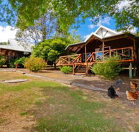 Sunnyhurst Chalets Rural Stay - Darwin Holiday