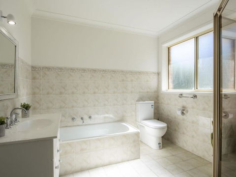 Mollymook Coastal Villa - Darwin Holiday 3