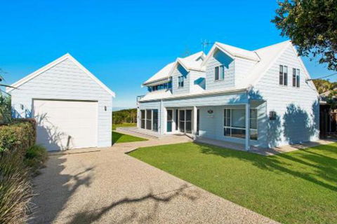 Middle Rock Beach House Beach Front Lake Cathie - Darwin Holiday 0