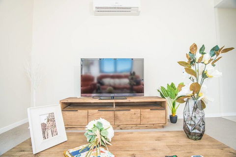 Spacious Central Apartment Walking Distance To Beach - Darwin Holiday 6