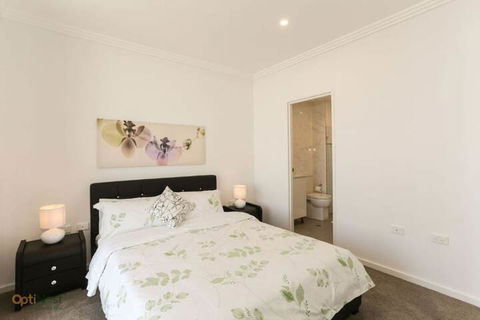 Modern, Spacious Apt@liverpool With Incredible Views - Darwin Holiday 6