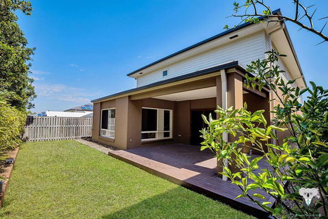Rochedale Spacious Holiday 4 Bedrooms House Qro009 - Darwin Holiday 4