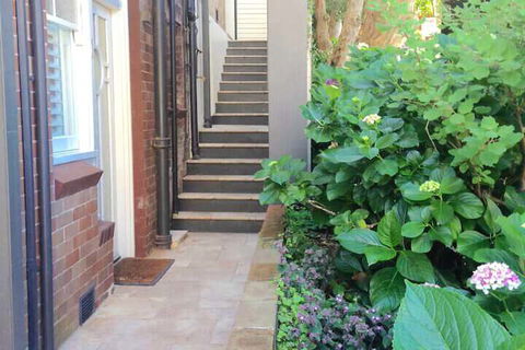 CRES0 Manly The Crescent - Darwin Holiday 1