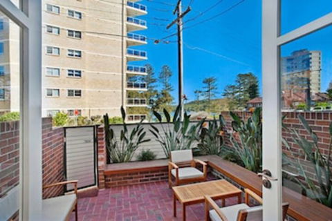 CRES0 Manly The Crescent - Darwin Holiday 0