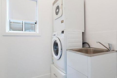 5B BENT STREET LARGE HOUSE WITH DUCTED AIR CON WIFI & FOXTEL - Darwin Holiday 3