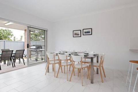 5B BENT STREET LARGE HOUSE WITH DUCTED AIR CON WIFI & FOXTEL - Darwin Holiday 7