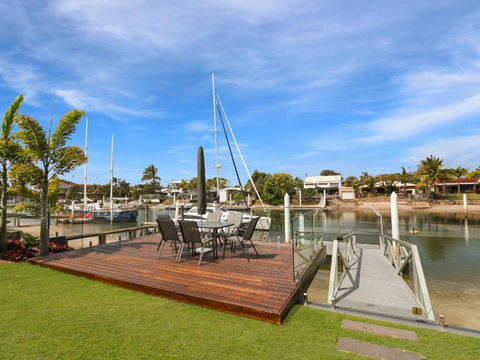 WATERFRONT HOME BORDERING MOOLOOLABA - Darwin Holiday 6