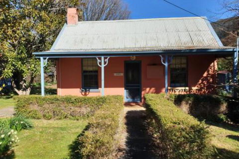 Redruth 2 Bedroom Cottage Situated In Wandiligong - Darwin Holiday 0