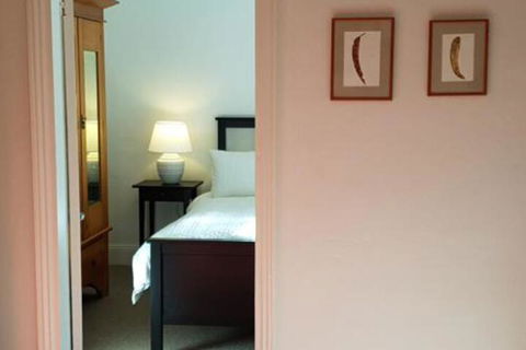Redruth 2 Bedroom Cottage Situated In Wandiligong - Darwin Holiday 6