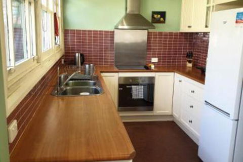 Redruth 2 Bedroom Cottage Situated In Wandiligong - Darwin Holiday 3