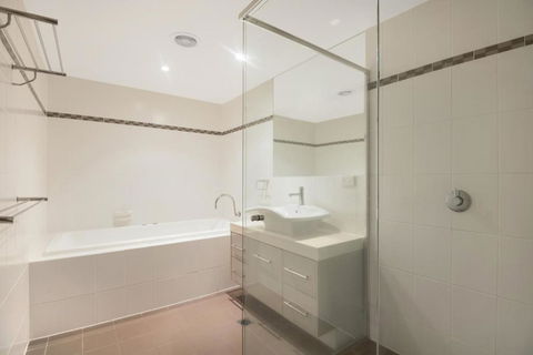 Breakwater Views Apartments - Darwin Holiday 5