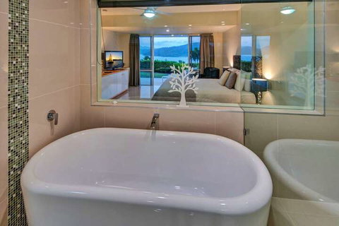 Bella Vista East 3 Luxury Ocean Views Large Flat Grassed Area + Buggy - Darwin Holiday 3