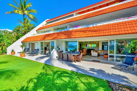 Bella Vista East 3 Luxury Ocean Views Large Flat Grassed Area + Buggy - Darwin Holiday 1