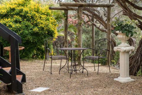 Ourania Luxury Bed & Breakfast Sleeps 7 - Darwin Holiday 3