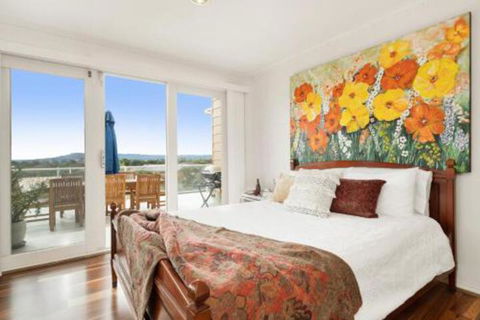 Ourania Luxury Bed & Breakfast Sleeps 7 - Darwin Holiday 5