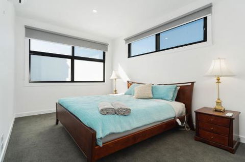 Portrush Luxury B & B - Darwin Holiday 6