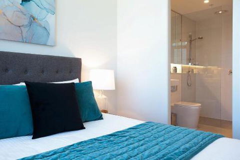CITY HIGH Hosted By: LAbode Accommodation - Darwin Holiday 2