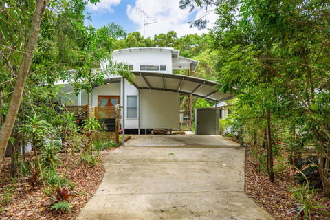 6 Ibis Court Modern Tropical Family Home With Inground Swimming Pool & Outdoor Entertaining Area - Darwin Holiday 6