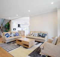 Lux Style 4BR Townhouseashwood - Darwin Holiday