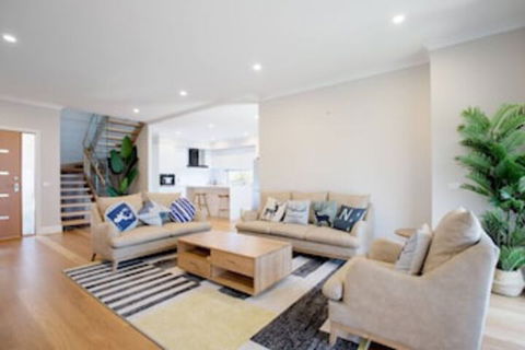 Lux Style 4BR Townhouse@ashwood - Darwin Holiday 0