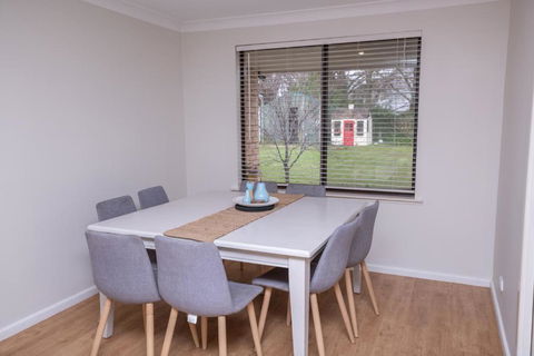 42 Rosemary Lane Â· Central Orange Spacious Family Home Quiet Lane - Darwin Holiday 2
