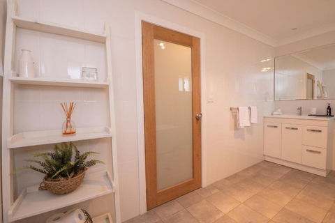 42 Rosemary Lane Â· Central Orange Spacious Family Home Quiet Lane - Darwin Holiday 7